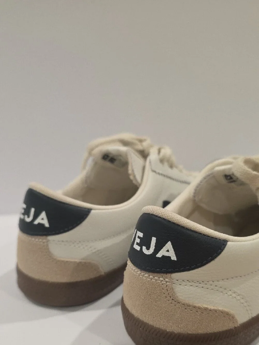 VEJA Womens VOLLEY O.T. White NAUTICO Bark Sz 38/ 7